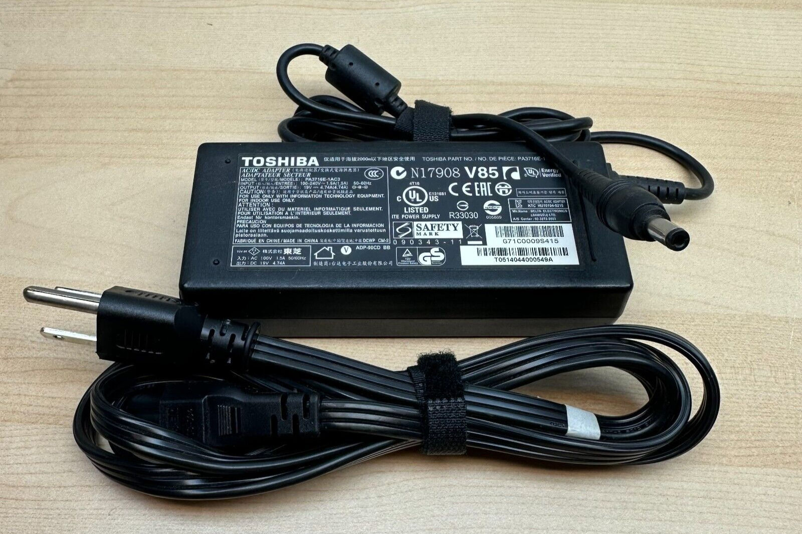 ORIGINAL Toshiba 19V 4.74A PA3716E-1AC3 PA3716U-1ACA PA5035U-1ACA 90w AC Adapter