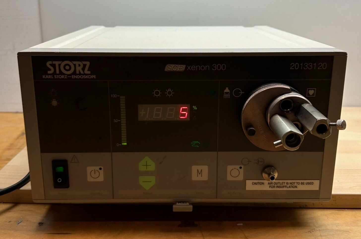 KARL STORZ 20133120 XENON 300 SCB LIGHT SOURCE