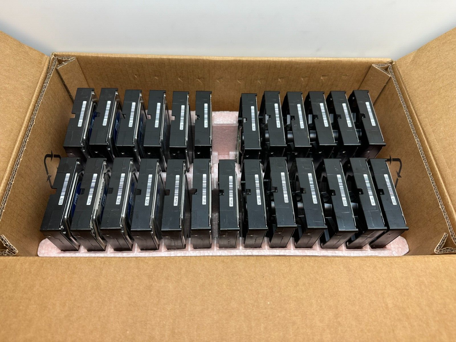 LOT OF 25x Western Digital Caviar Blue 500GB SATA 3.5" Hard Drive