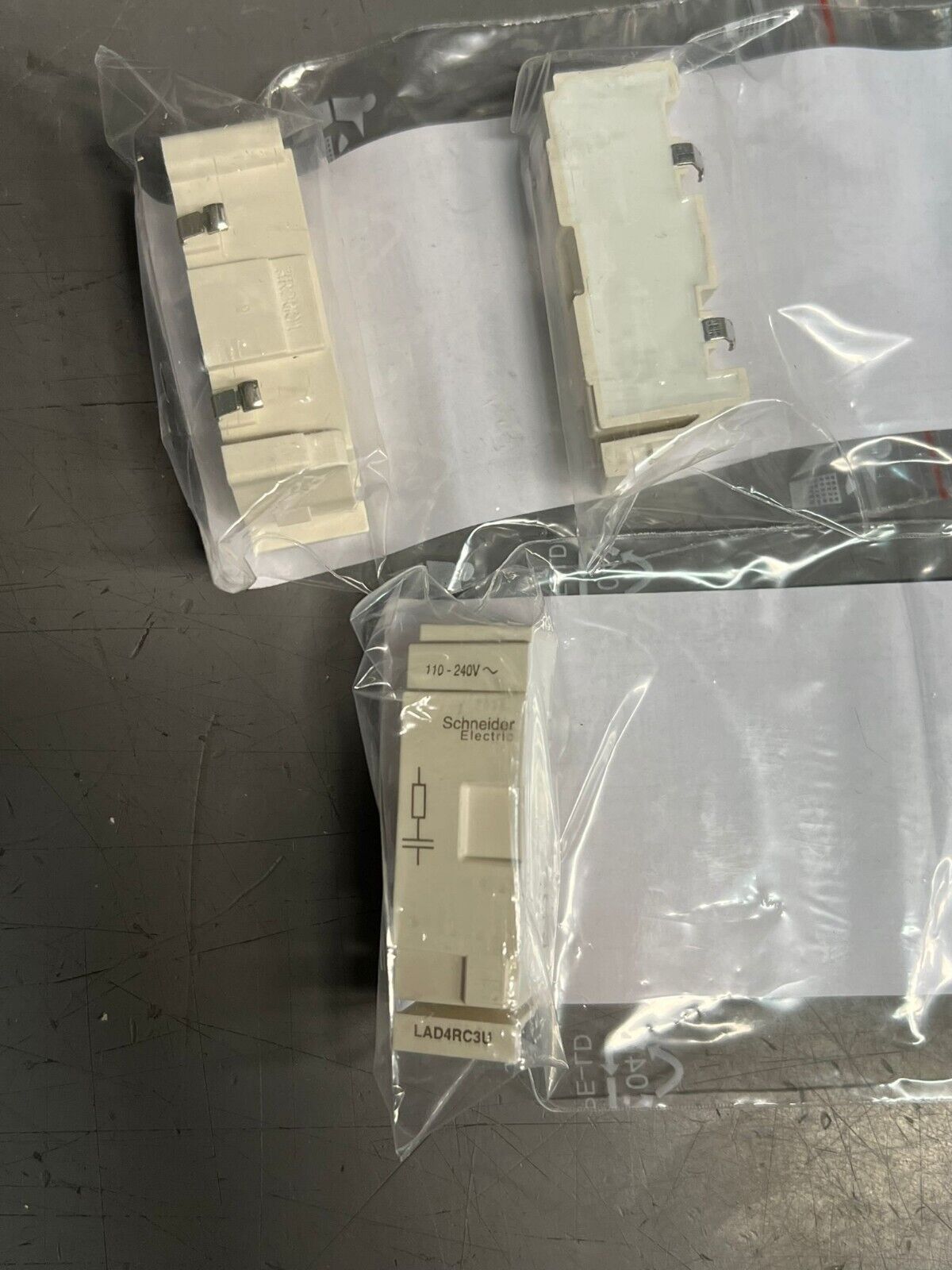 Schneider Electric LAD4RC3U - LOT OF 3x - D40A to D65A RC 110-240V Suppressor