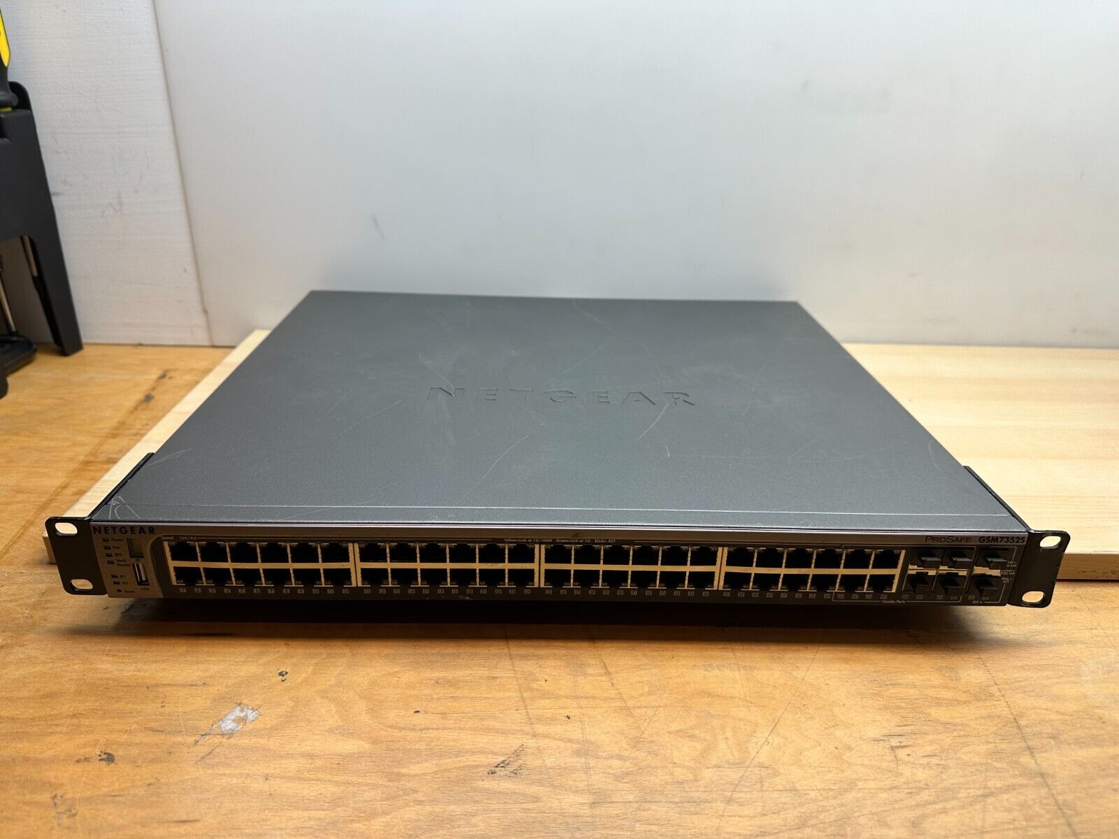 NETGEAR GSM7352S V2H1 ProSAFE 48+4 Gigabit Ethernet L3 Managed Stackable Switch