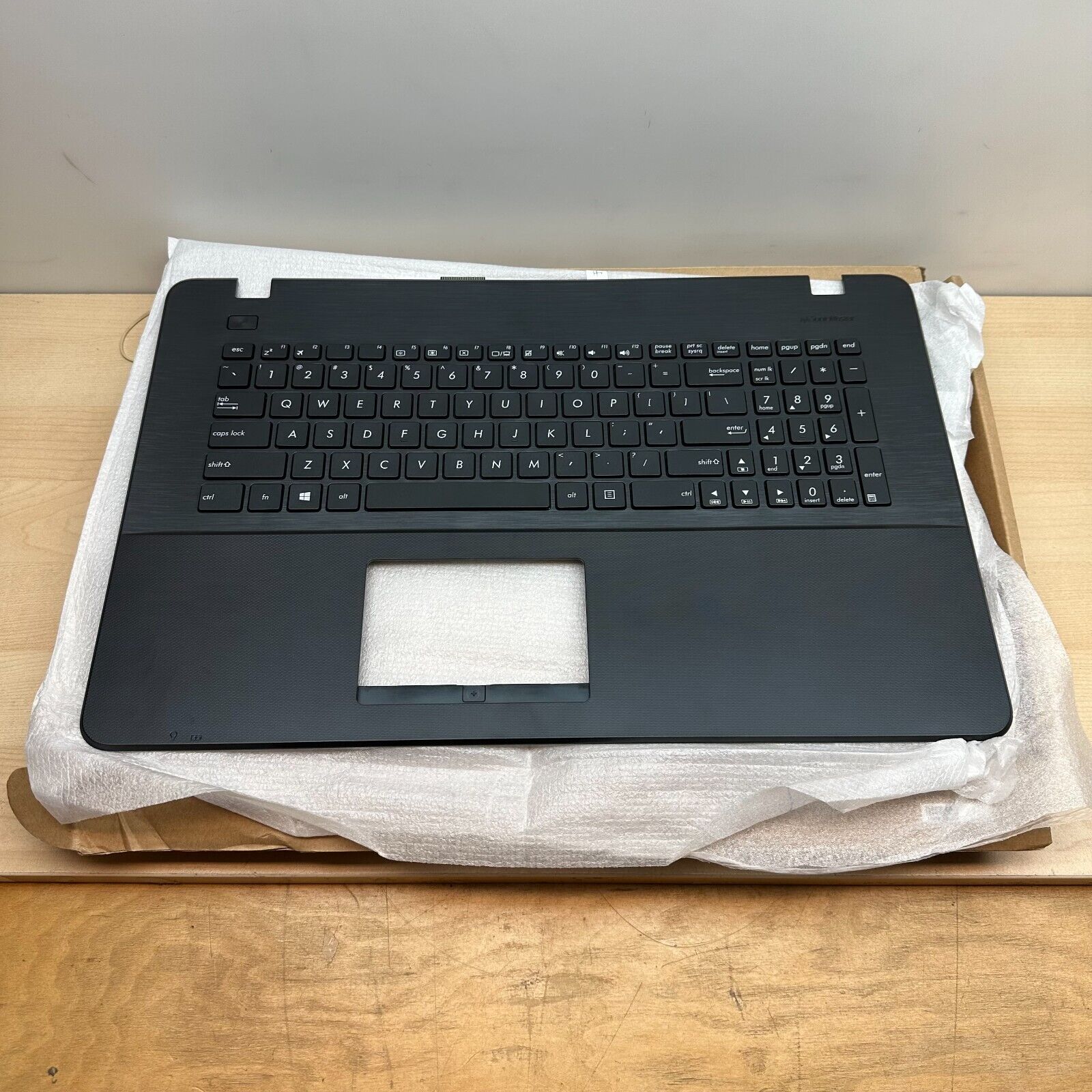 Asus X751M X751MA X751MD X751MJ PALMREST With Keyboard US English Layout