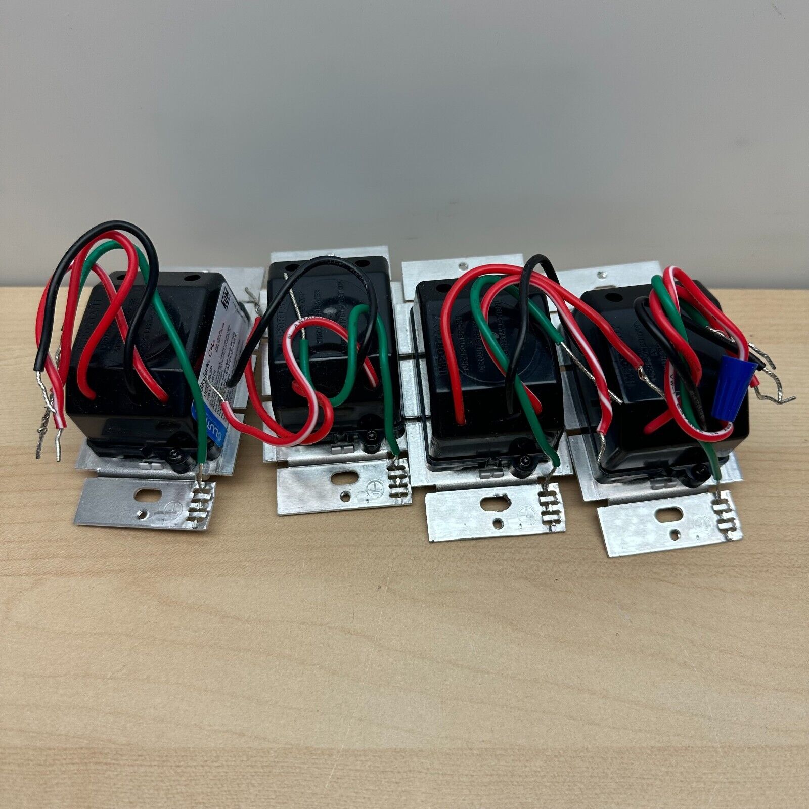 LOT 4x Lutron Skylark C.L Dimmer for dimmable LED Halogen, Incandescent SCL-153P