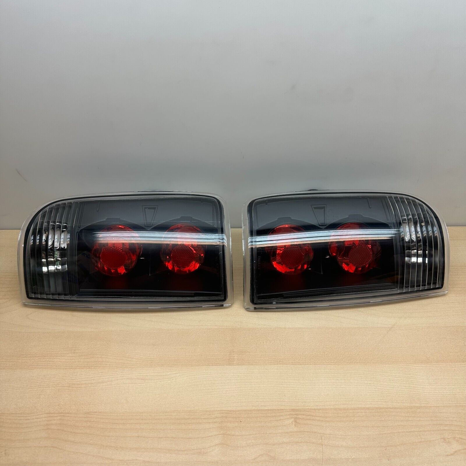 Spyder ALT-JH-CB95-BK - Black/Red Euro Tail Lights