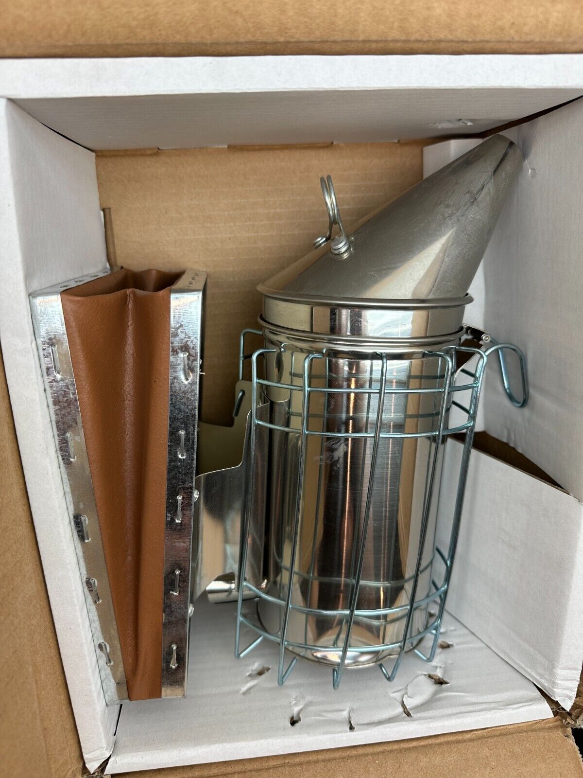 Mini Bee Hive Smoker Fumes Sprayer Stainless Steel Beekeeping Equipment Tool