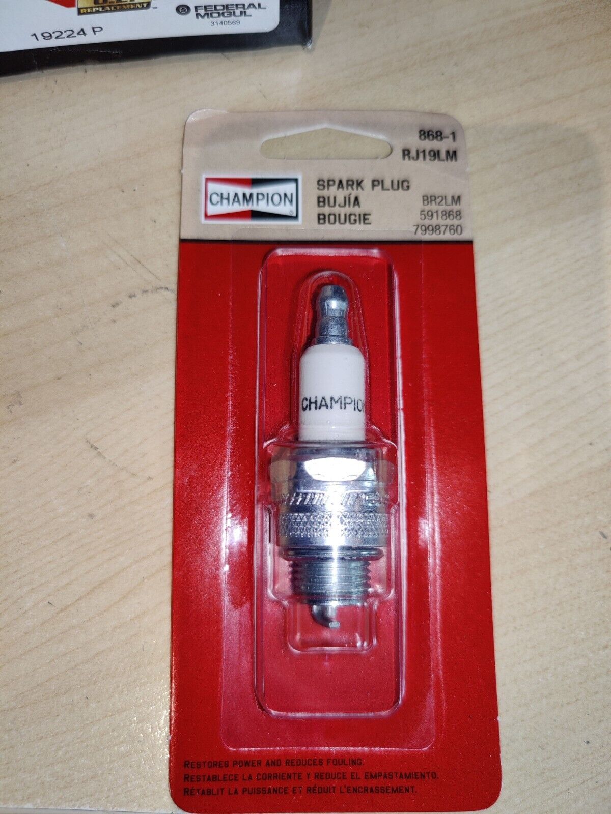 New 1 Piece Champion 868-1 Rj19LM Spark Plug