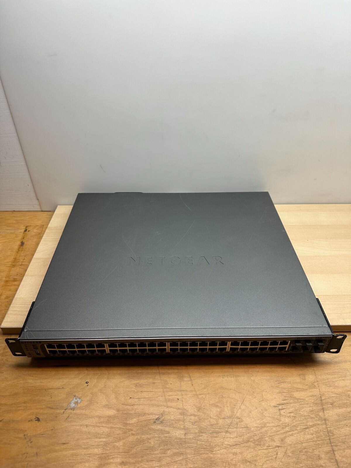 NETGEAR GSM7352S V2H1 ProSAFE 48+4 Gigabit Ethernet L3 Managed Stackable Switch