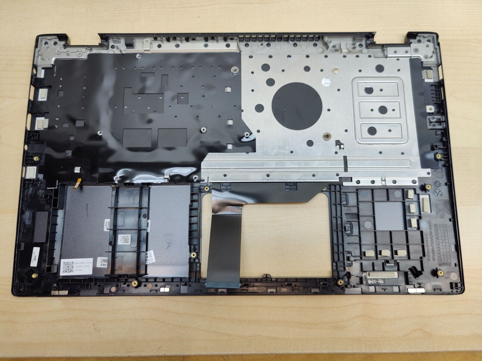 Asus UX562 Palmrest